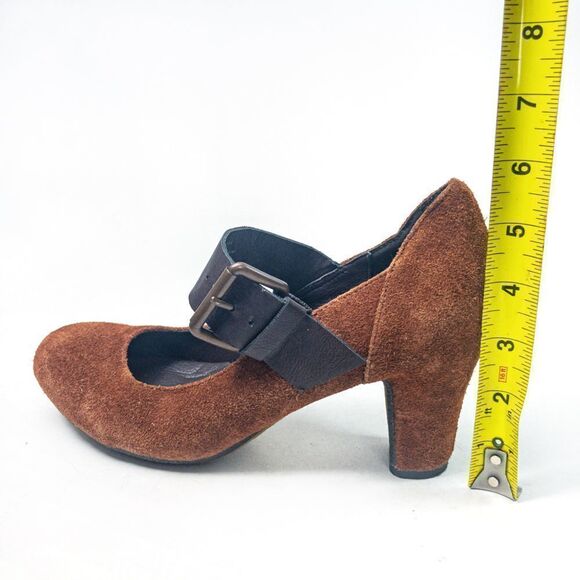KC Reaction Brown Suede Chunky Buckle Heels Sz 8.5 - Picture 11 of 11